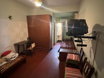 VENDO CASA 2 DORMITORIOS, COCHERA - ZONA 5 ESQUINAS.