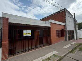 VENDO CASA 2 DORMITORIOS - RONDEAU Y DON BOSCO.