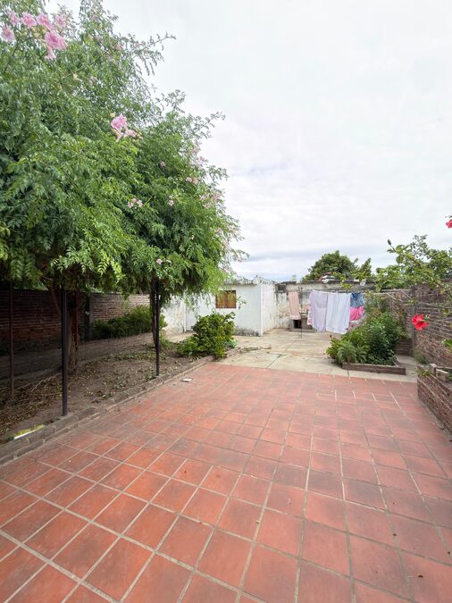 VENDO CASA 2 DORMITORIOS - RONDEAU Y DON BOSCO.