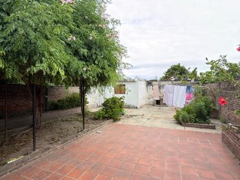 VENDO CASA 2 DORMITORIOS - RONDEAU Y DON BOSCO.
