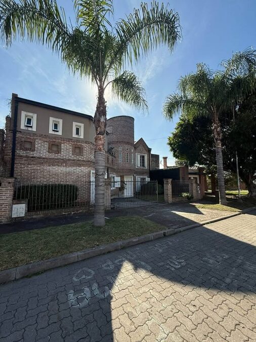 EXCLUSIVA CASA EN VENTA, ZONA PARACAO.