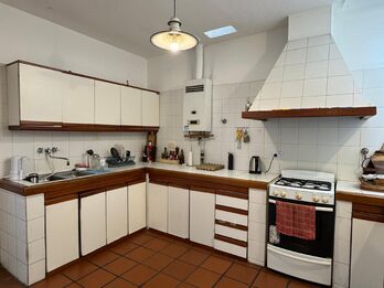 VENDO CASA 4 DORMITORIOS - SAN JUAN Y URUGUAY