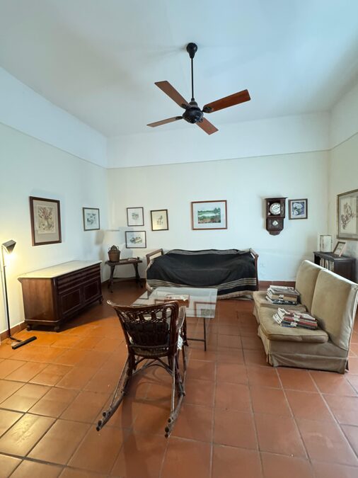 VENDO CASA 4 DORMITORIOS - SAN JUAN Y URUGUAY