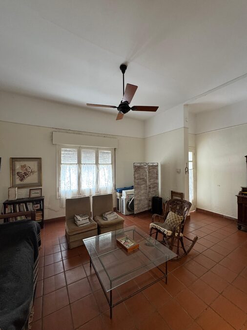 VENDO CASA 4 DORMITORIOS - SAN JUAN Y URUGUAY