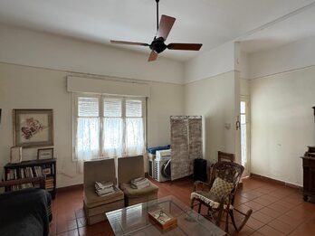 VENDO CASA 4 DORMITORIOS - SAN JUAN Y URUGUAY