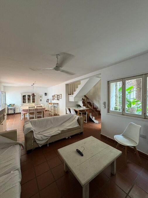 VENDO CASA 4 DORMITORIOS - SAN JUAN Y URUGUAY