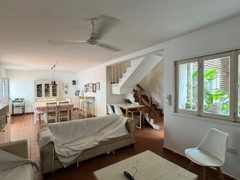 VENDO CASA 4 DORMITORIOS - SAN JUAN Y URUGUAY