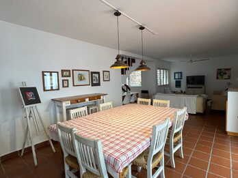 VENDO CASA 4 DORMITORIOS - SAN JUAN Y URUGUAY