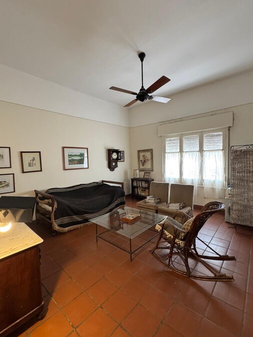 VENDO CASA 4 DORMITORIOS - SAN JUAN Y URUGUAY