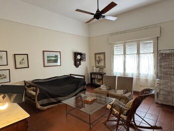 VENDO CASA 4 DORMITORIOS - SAN JUAN Y URUGUAY