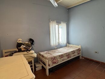 VENDO CASA 4 DORMITORIOS - SAN JUAN Y URUGUAY