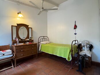 VENDO CASA 4 DORMITORIOS - SAN JUAN Y URUGUAY