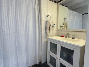 VENDO CASA 4 DORMITORIOS - SAN JUAN Y URUGUAY