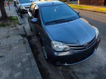 TOYOTA ETIOS 1.5 XS 5P  - AÑO 2.013