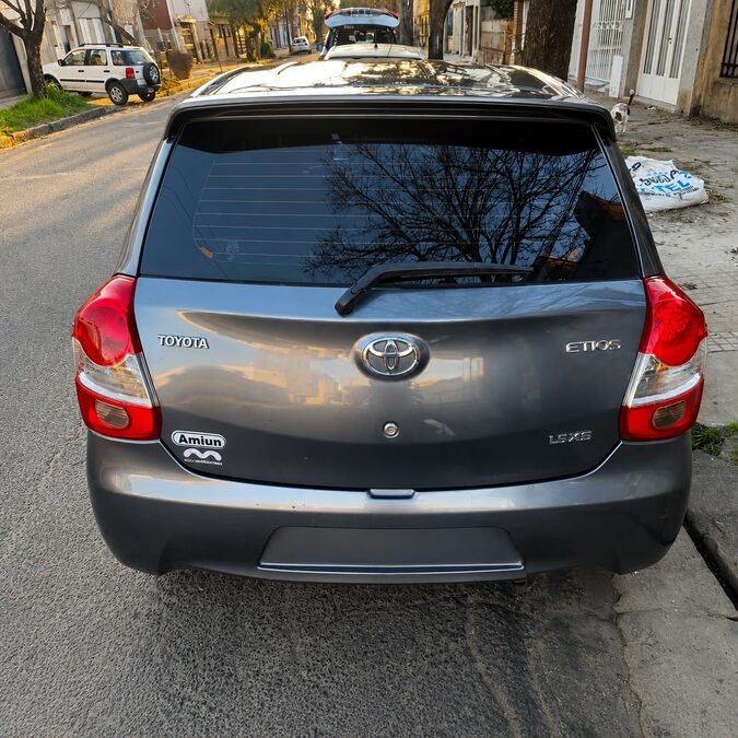 TOYOTA ETIOS 1.5 XS 5P  - AÑO 2.013