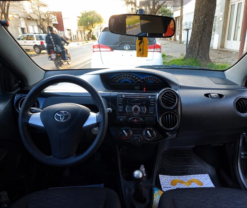 TOYOTA ETIOS 1.5 XS 5P  - AÑO 2.013