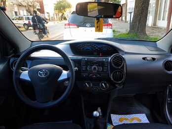 TOYOTA ETIOS 1.5 XS 5P  - AÑO 2.013