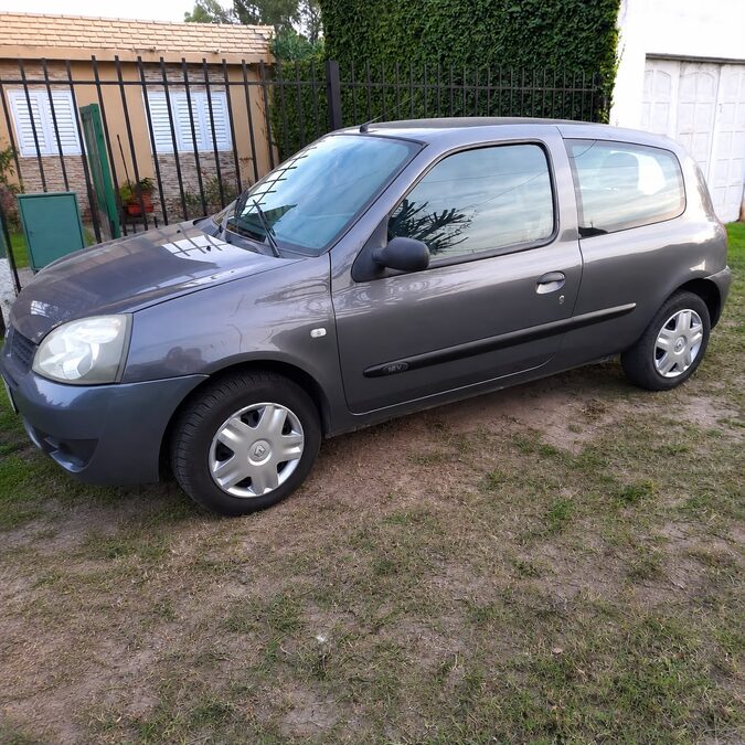 RENAULT CLIO 1.2 3P PACK PLUS -  AÑO 2.011