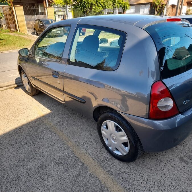 RENAULT CLIO 1.2 3P PACK PLUS -  AÑO 2.011