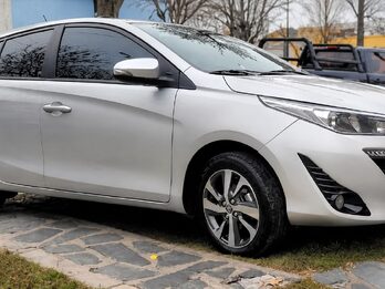 TOYOTA YARIS 1.5 XLS PACK CVT  AÑO 2.021