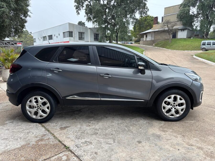 RENAULT CAPTUR 2.0 ZEN. Recibo vehículos de menor y mayor valor.