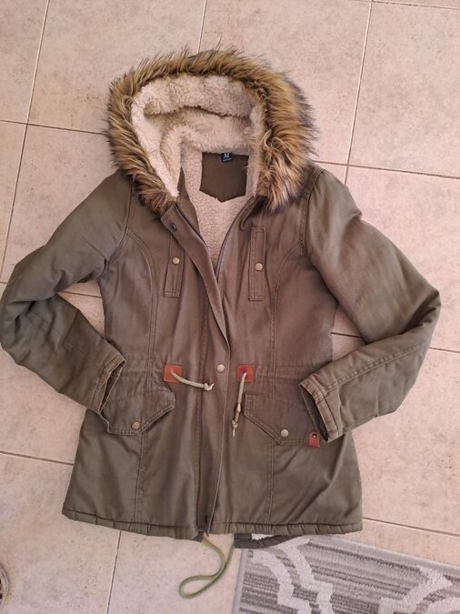 PARKA TALLE M $15000