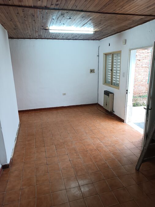 Se alquila casa dos dormitorios - calle Chajari