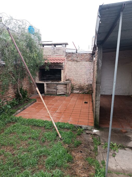 Se alquila casa dos dormitorios - calle Chajari