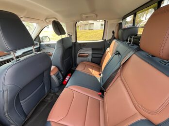 FORD MAVERICK LARIAT HIBRIDA 4X2 AT- LARIAT 4X4 AT - XLT 4X2.