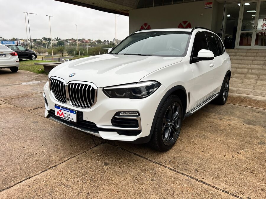 BMW X 5 40I XDRIVE M SPORT. Recibo vehículos.