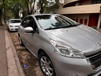 PEUGEOT 208 1.5 ALLURE TOUCHSCREEN - AÑO 2.015