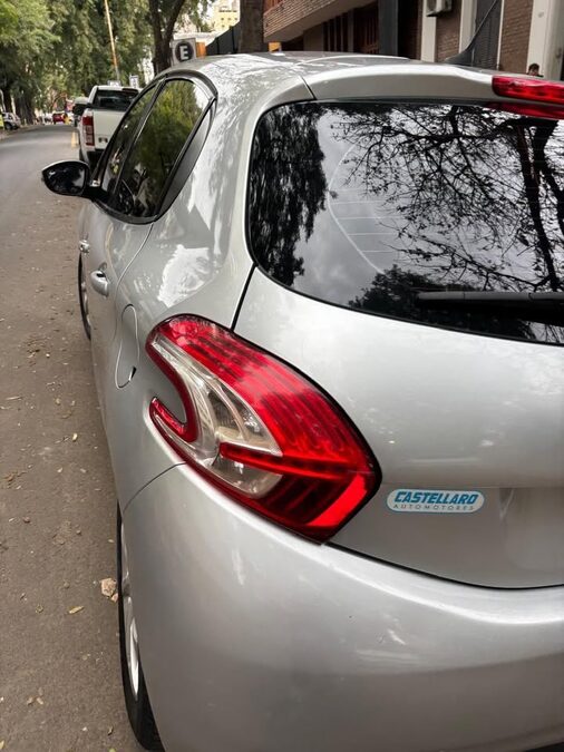PEUGEOT 208 1.5 ALLURE TOUCHSCREEN - AÑO 2.015