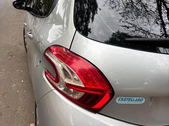 PEUGEOT 208 1.5 ALLURE TOUCHSCREEN - AÑO 2.015