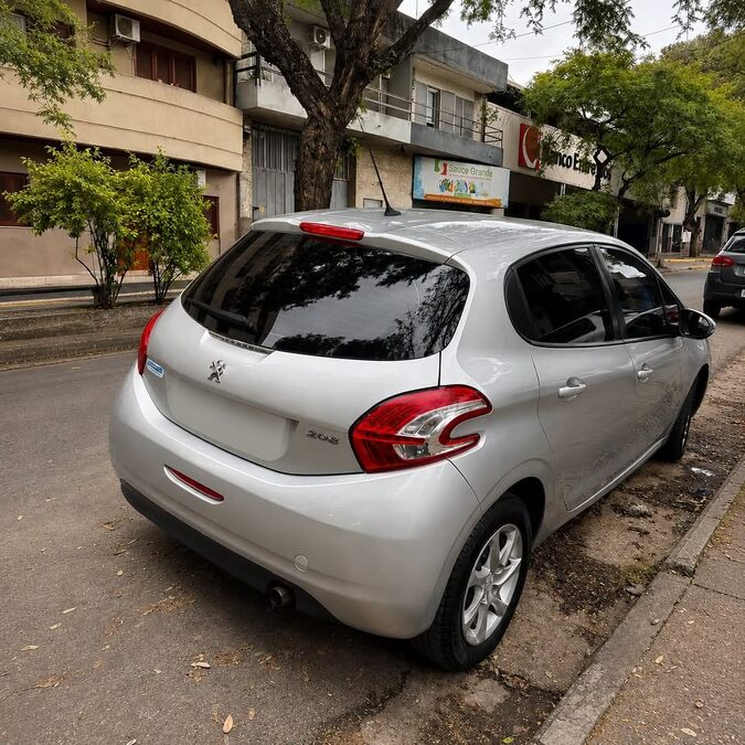 PEUGEOT 208 1.5 ALLURE TOUCHSCREEN - AÑO 2.015