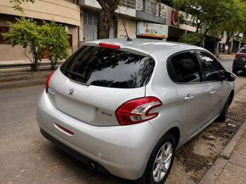 PEUGEOT 208 1.5 ALLURE TOUCHSCREEN - AÑO 2.015