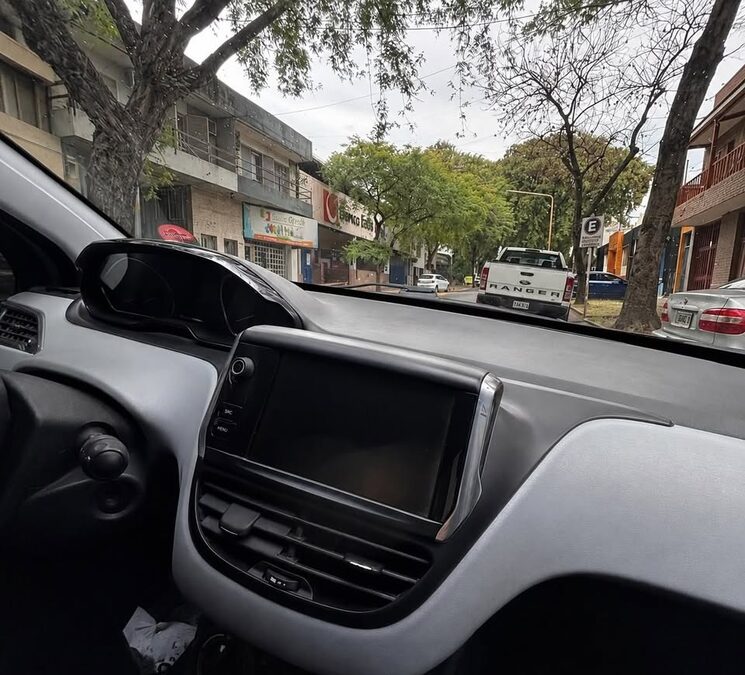 PEUGEOT 208 1.5 ALLURE TOUCHSCREEN - AÑO 2.015