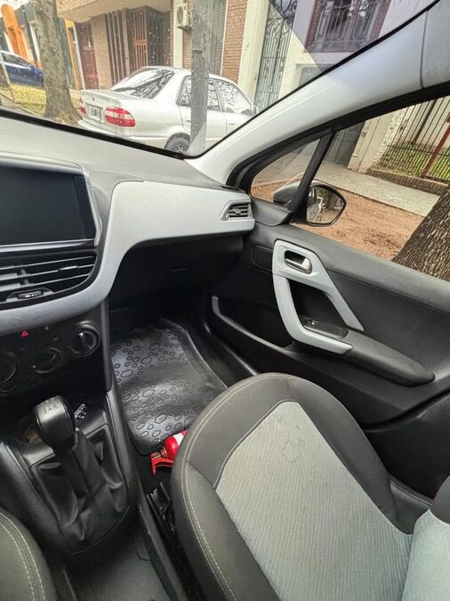 PEUGEOT 208 1.5 ALLURE TOUCHSCREEN - AÑO 2.015