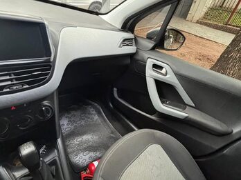 PEUGEOT 208 1.5 ALLURE TOUCHSCREEN - AÑO 2.015