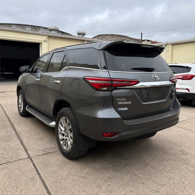 TOYOTA SW4 2.8 TDI 4X4 SRX  L/21 MANUAL 7AS - AÑO 2.021