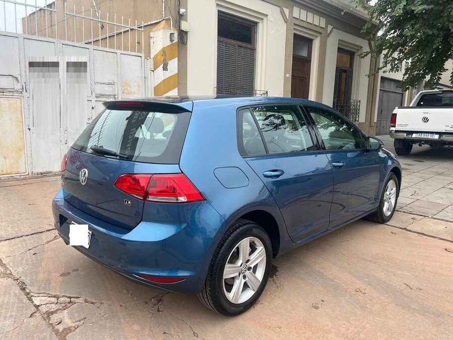 VOLKSWAGEN GOLF 1,6L TRENDLINE 2015