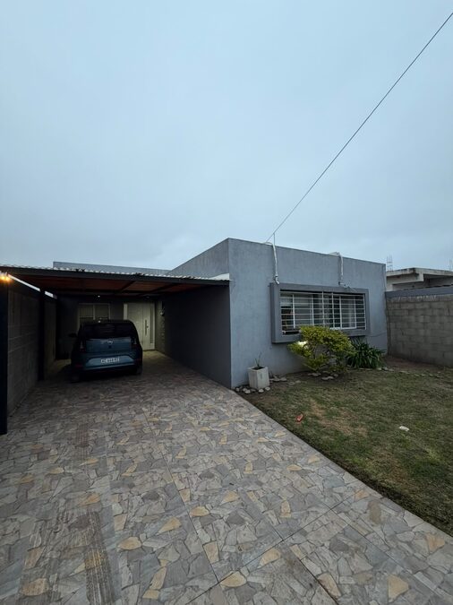VENDO CASA 2 DORMITORIOS, ZONA JOHNSON ACERO