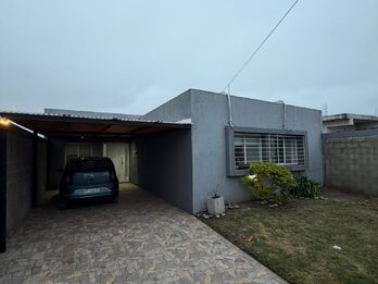VENDO CASA 2 DORMITORIOS, ZONA JOHNSON ACERO