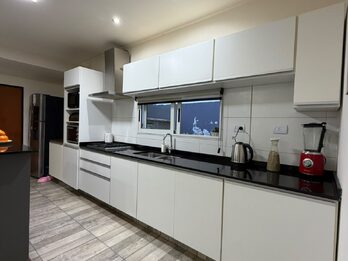 VENDO CASA 2 DORMITORIOS, ZONA JOHNSON ACERO