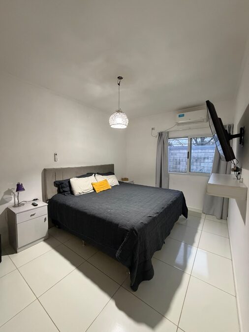 VENDO CASA 2 DORMITORIOS, ZONA JOHNSON ACERO