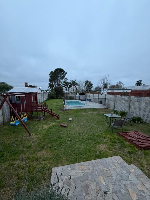 VENDO CASA 2 DORMITORIOS, ZONA JOHNSON ACERO