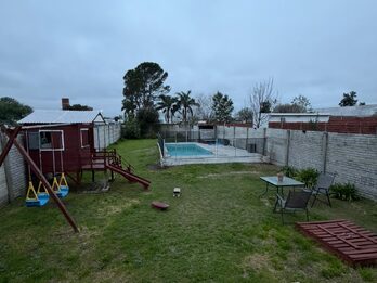 VENDO CASA 2 DORMITORIOS, ZONA JOHNSON ACERO