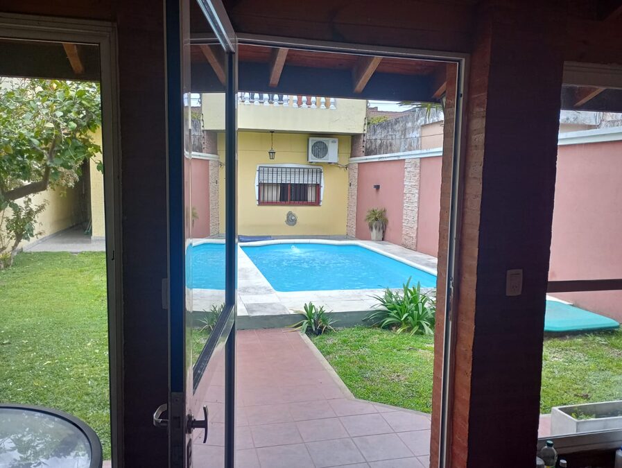Chalet de 4 ambientes c/ cochera en San Martin