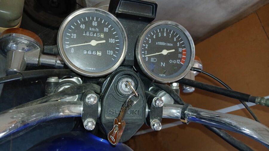 moto suzuki AX 100 mod 2015