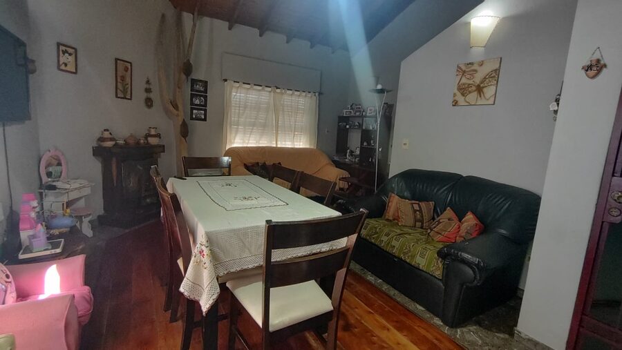 CASA DE 3 AMBIENTES CON COCHERA EN SAN MARTIN