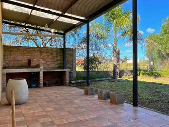 Casa con gran fondo y pileta